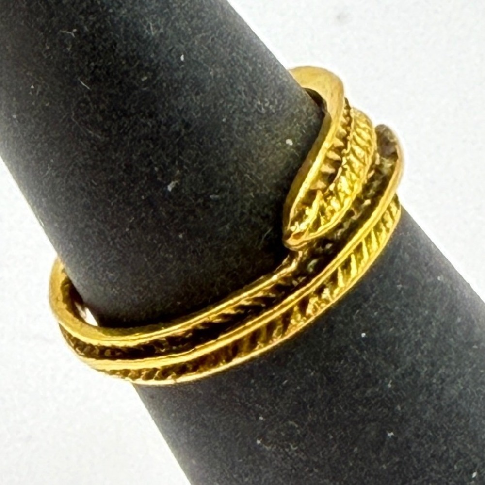 Gold Tone Wrap Ring Feather Design Pinky Ring Size 4.5 - Picture 2 of 5